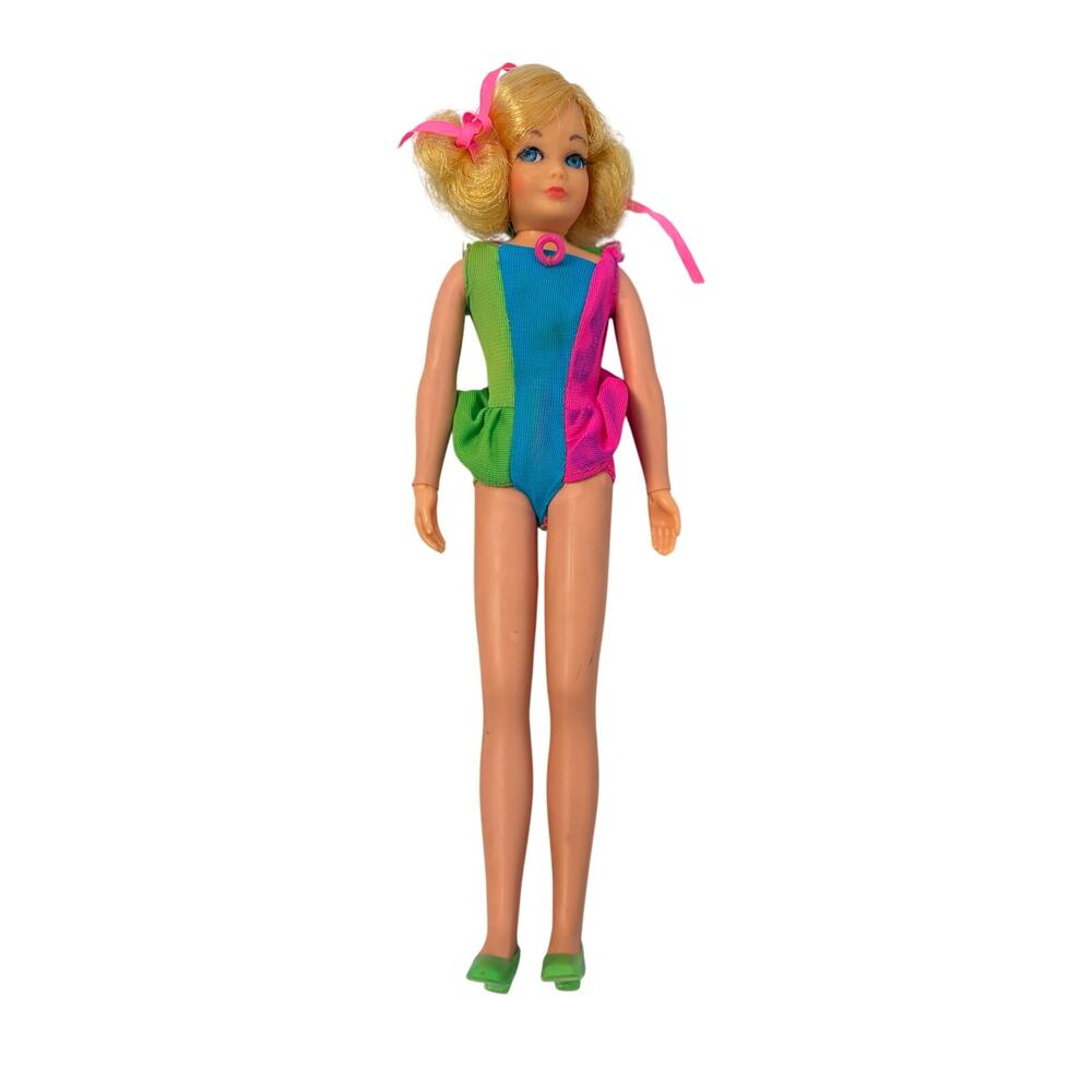 VTG Dramatic New Living Skipper. 1970. original swim suit. #1147. vintage Barbie